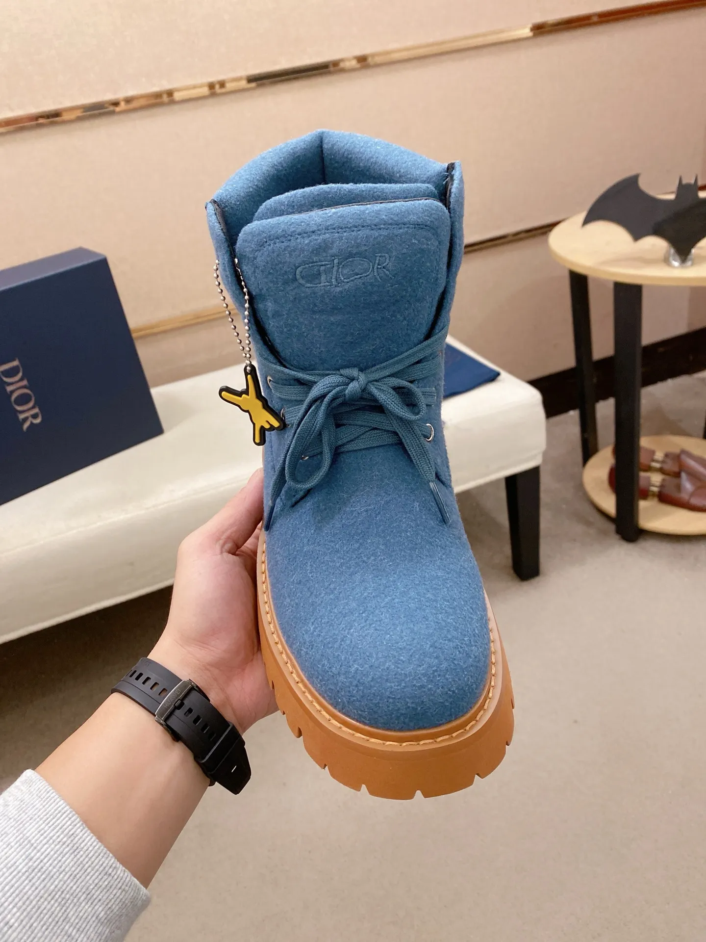 Factory price: 560💰[Dior·Dior] New casual high-top men's shoes, new spring and summer design, perfect workmanship, lace-up lazy style to create cabinet quality, upper: imported first-layer cowhide, high-grade sheepskin lining soft and comfortable, ultra-light TPU wear-resistant outsole, simple, versatile fashion men's shoes, excellent color code number 38-44. Customized at 45.46